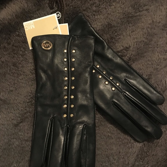 Michael Kors Accessories - ❄️NWT -Michael Kors Tech Leather Gloves 🧤 Michael Kors Accessories - ❄️NWT -Michael Kors Tech Leather Gloves 🧤